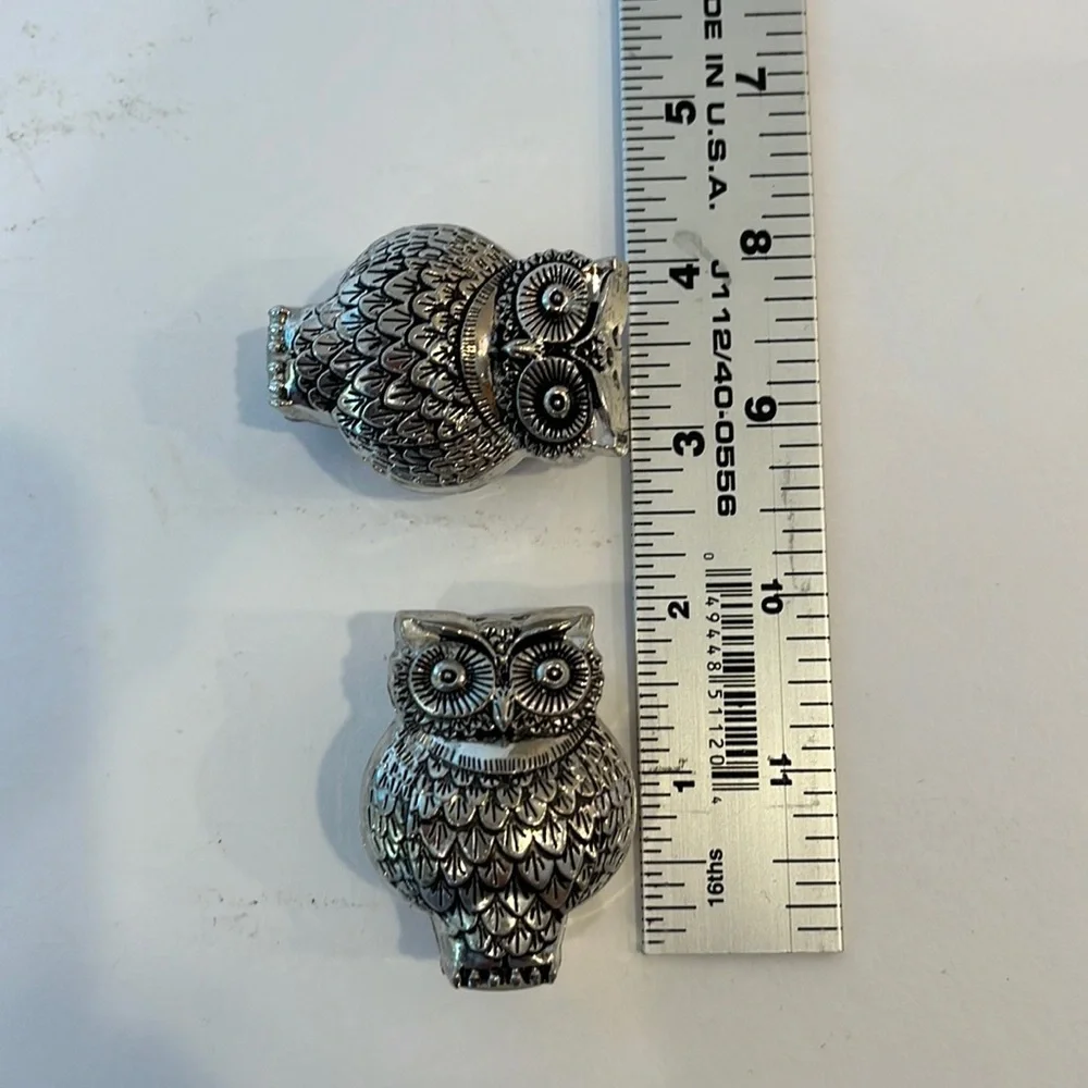 Pier 1 owl figurine salt & pepper shaker set silver tone metal kitchen decor